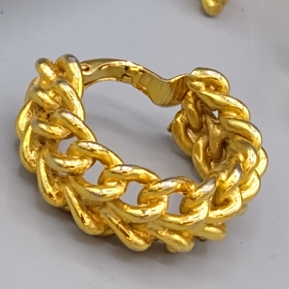 Gold tone Braided Hoop Knitted Woven Twisted Link Clip on Earrings Vintage - Picture 9 of 12
